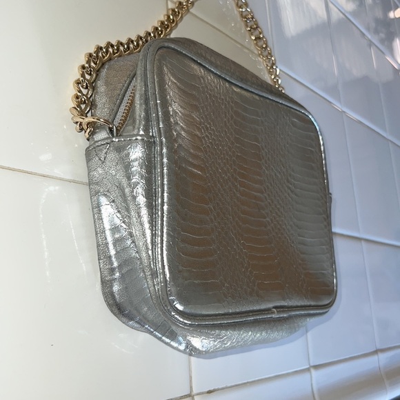 VICTORIA’S SECRET • Metallic Silver Chain Cross Body Shoulder Bag Satchel Purse - Picture 7 of 9